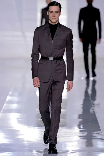 Look 15